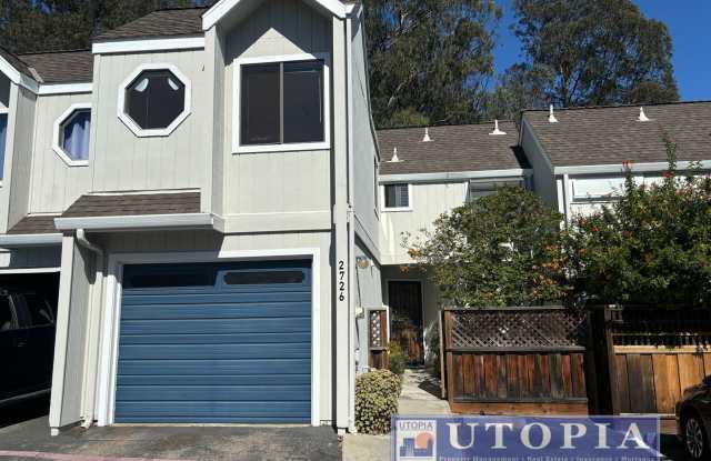 Charming Santa Cruz Townhouse: 3 Beds, 2.5 Baths with Private Patio, Spacious Layout, and Prime Location photos photos
