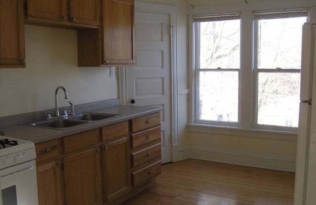 2005 Taylor Street N.E. #2 Gallery 3