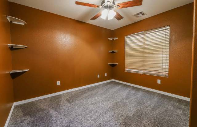 Spacious Mountain’s Edge Home with Downstairs Bedroom & Upstairs Loft! Gallery 1