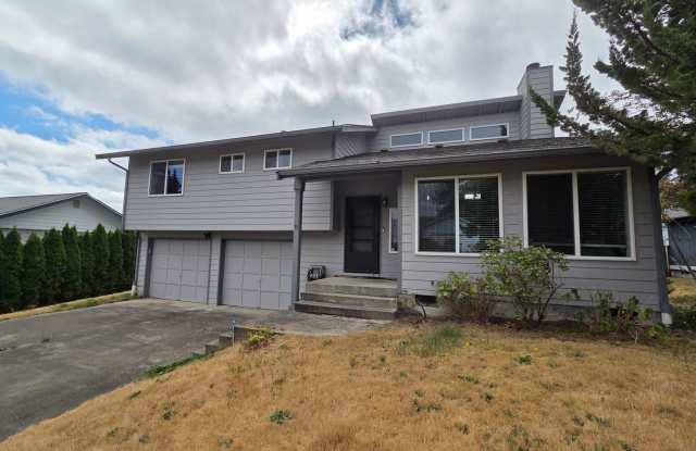 Port Orchard Split Level for Rent. Bonus Room & Huge Fenced Yard! Available Now! photos photos