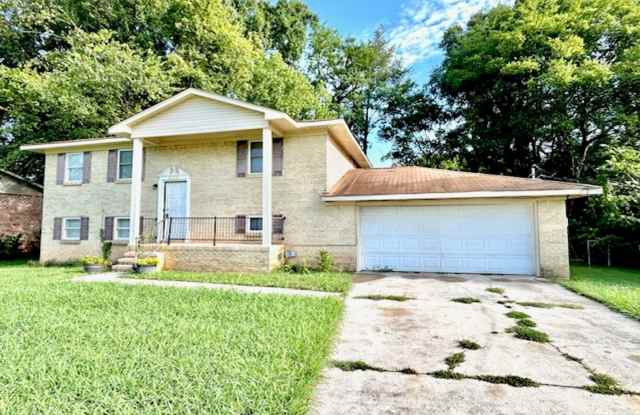 Spacious 4-Bedroom Home Across from the Park! Gallery 1