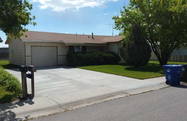 Cozy 3 Bedroom 1 Bath Home with Large Yard  1 Car Attached Garage photos photos