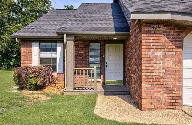 Charming 3 bedroom 2 bath townhome in Fayetteville! Gallery 3