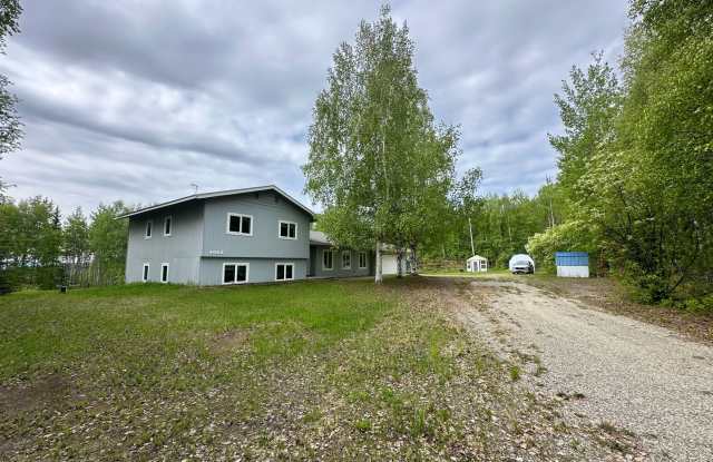 Fully Furnished 3BD/3BA Home with Solar Power – Seasonal Lease Through Winter photos photos