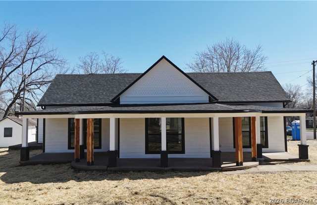 Remodeled 3 Bed, 2 Bath Home on a Corner Lot in Eldon Gallery 1