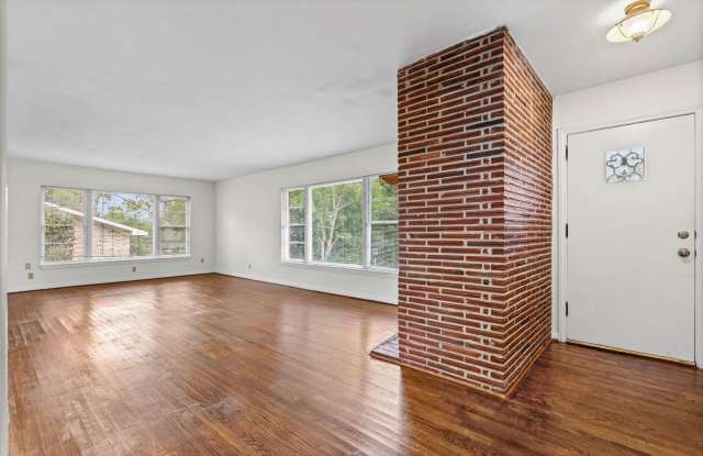 JACKSON HEIGHTS Gallery 3