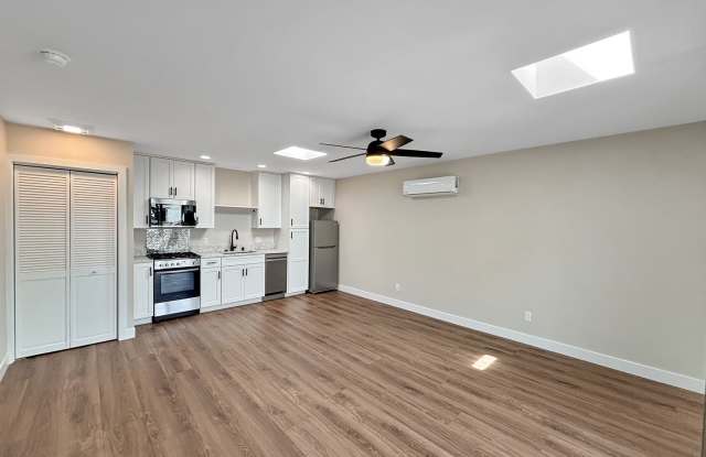Gorgeous upgraded 1B 1BA in North Park w/ AC  W/D! photos photos