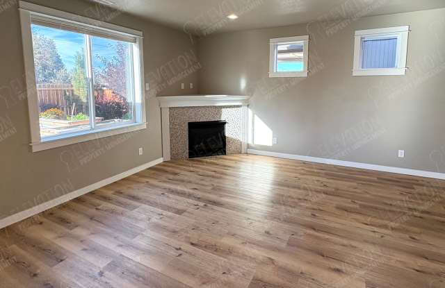 Spacious 3-Bedroom Home with Canal Access & Mountain Views Gallery 4