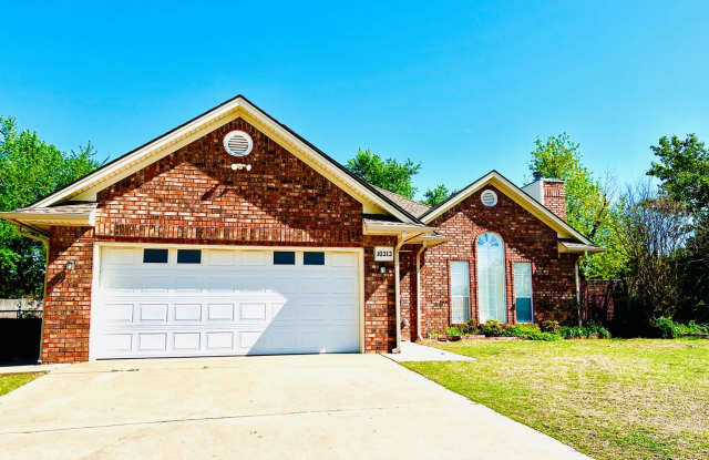 Beautiful 3BD 2BA Corner-Lot Home Located in Midwest City!! - 10313 South Avery Avenue, Midwest City, OK 73130