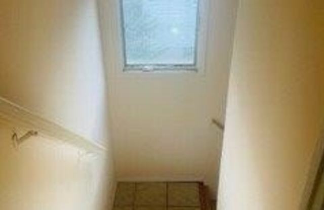 58 Wilson Avenue Gallery 3
