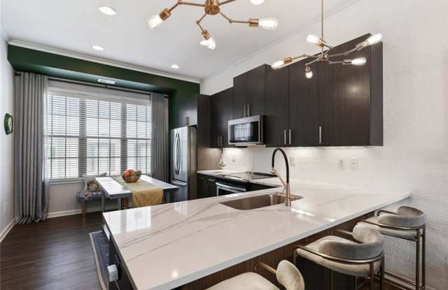635 Broadview Place NE Gallery 2