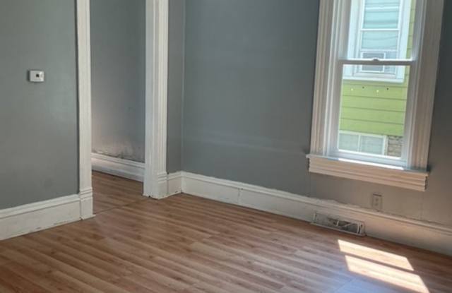 3 Bedroom / 1 Bathroom House in Peoria - 1315 South Arago Street, Peoria, IL 61605
