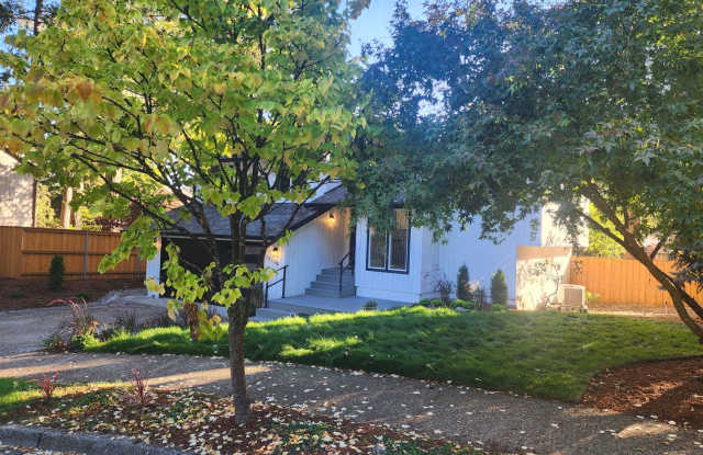 Beautifully Remodeled Split-level Home in Tualatin's Martinazzi Woods Neighborhood Gallery 4
