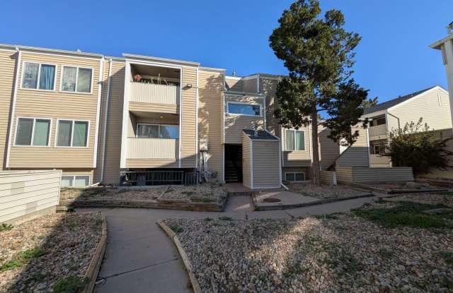 2 Bedroom 1 Bathroom Condo available NOW! Gallery 3