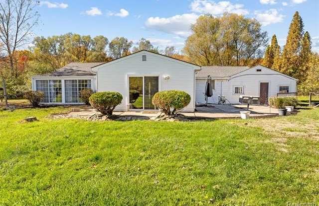 19750 BECK Road Gallery 4