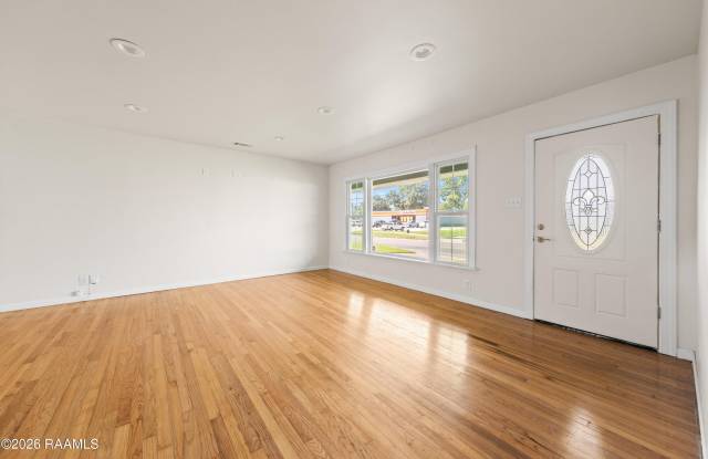 4412 N University Avenue Gallery 2