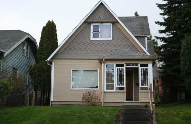 PRELEASE: 5 bdrm/2 bath in York neighborhood photos photos