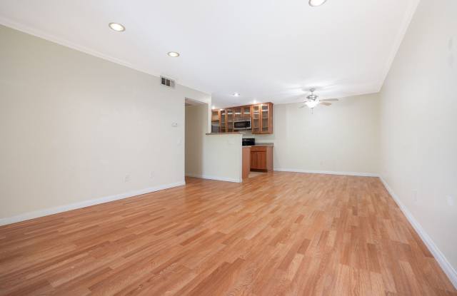 Gated Community Updated 2 Bed/ 2 Bath Condo in El Cajon with A/C and Washer/Dryer in Unit! Gallery 3