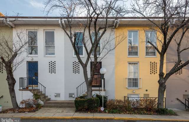 225 G Street SW Gallery 1