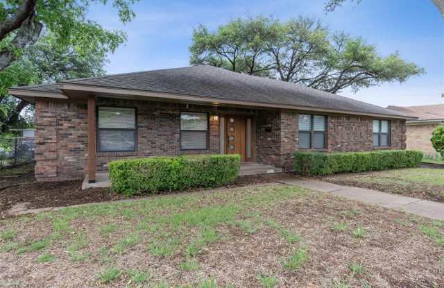 2223 Homeway Circle - 2223 Homeway Circle, Dallas, TX 75228