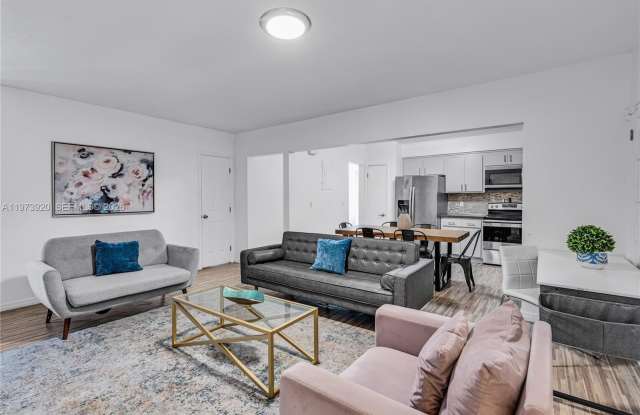 977 SW 10th St. photos photos