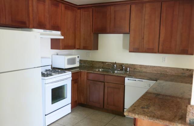 SDSU available AUGUST 2026 - 5 Bedrooms / 2 1/2 Bathrooms Large house in walking distance to SDSU - Perfect for two small groups!! photos photos