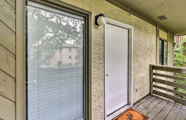 Charming 2 Bed/2 Bath Condo in Hilton Head Island - Perfect Island Living! Gallery 4