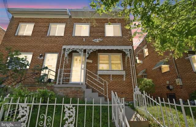 4229 FORT DUPONT Terrace SE Gallery 2