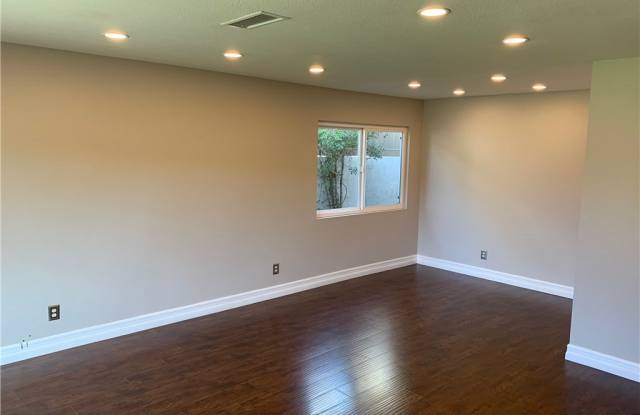 1575 Woodbury Drive Gallery 3