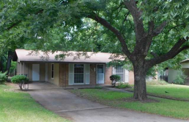 SUPER LOCATION / NO CARPET   --   ( FREE RENT ; w/ qualified app:   CALL FOR DETAILS )_ photos photos