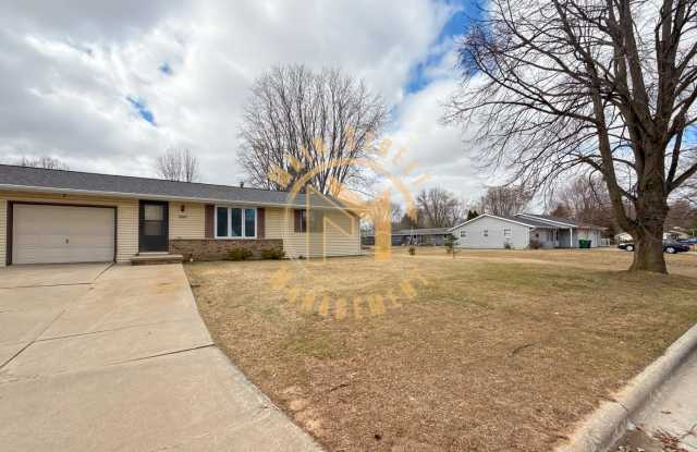 2-Bedroom Duplex in Green Bay – Spacious Yard  Garage! photos photos