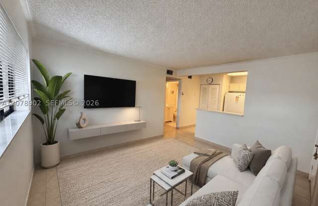 351 Palm Way Gallery 2