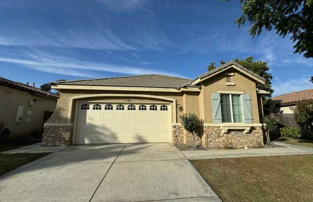 Brighton Place Home in a gated community....A MUST SEE!! - 11507 Braemar Lane, Bakersfield, CA 93312