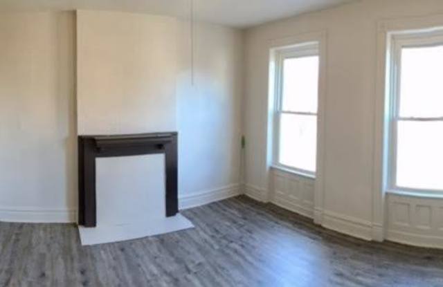 Modern 2 bed/1 bath apartment right off trendy Cherokee Street! photos photos