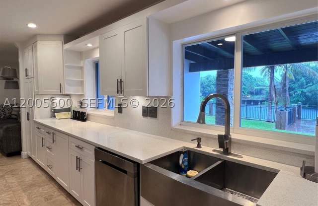 13412 SW 68th Ter Gallery 1