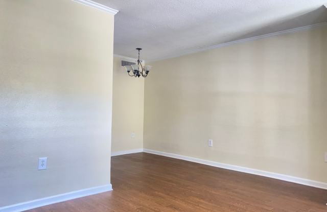 Beautiful Lake Plaza 1 Bedroom / 1 Bath Condo - Awesome Location photos photos Beautiful Lake Plaza 1 Bedroom / 1 Bath Condo - Awesome Location photos photos