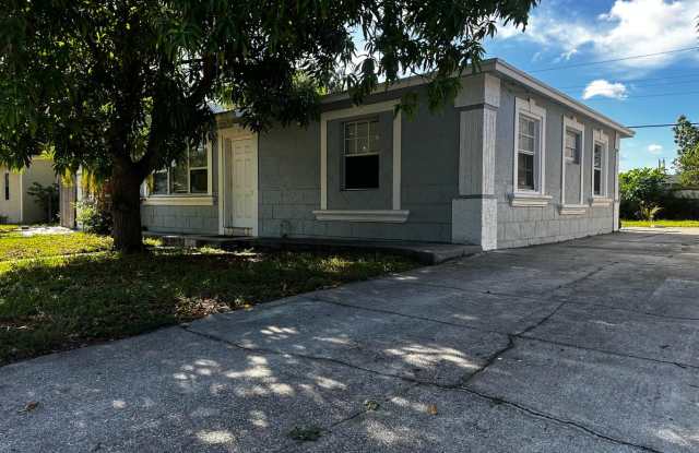 559 Dogwood Rd - 559 Dogwood Road, Westgate, FL 33409