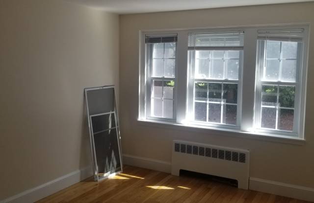 Amazing, Large Studio available now! photos photos