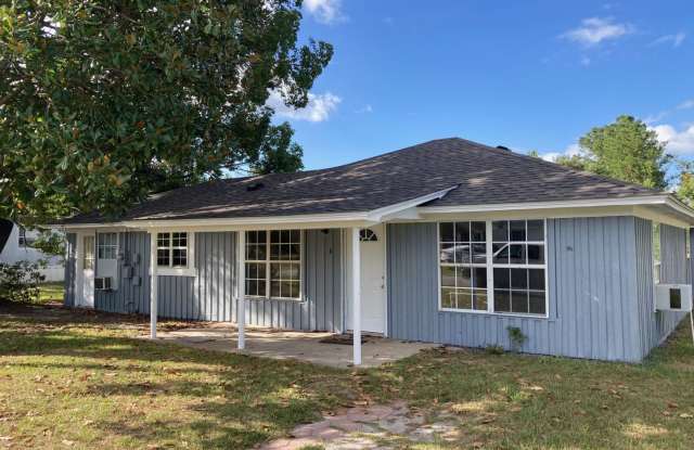 LAKELAND, LANIER COUNTY - 6 West Sirmans Avenue, Lakeland, GA 31635 LAKELAND, LANIER COUNTY - 6 West Sirmans Avenue, Lakeland, GA 31635