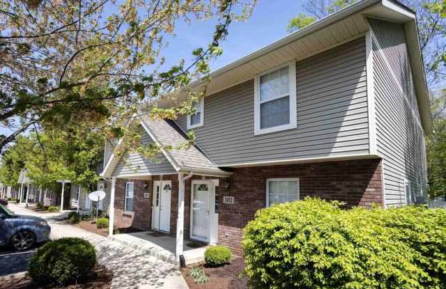 Gorgeous 2 Story, 3 bd/2.5 ba Townhome With Ample Space photos photos