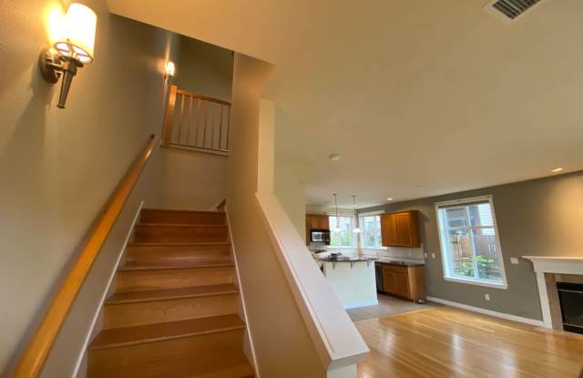 Fetching Newer Townhome in Trendy Wallingford Neighborhood! Gallery 3