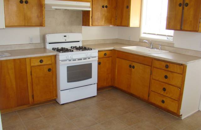 Southside cutie, 2bd/1ba  available now! Gallery 3