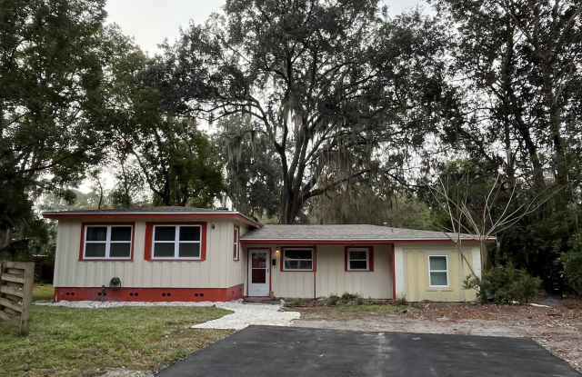 1109 Northeast 5th Place - 1109 Northeast 5th Place, Gainesville, FL 32601