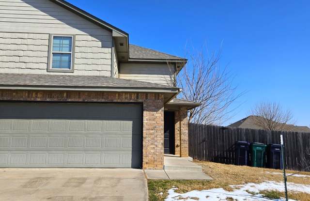 Roomy 3 Bed, 2.5 Bath- Huge Backyard! photos photos