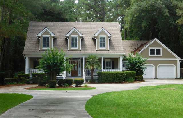 Expansive Unfurnished Spanish Wells Home Available for Rent photos photos