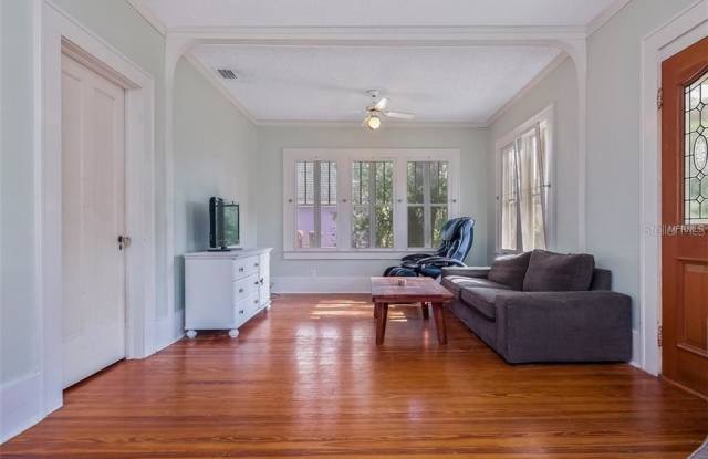 1407 CATHERINE STREET Gallery 3