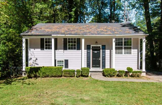Spacious Doraville Retreat with Screened Porch & Parkside Living Gallery 1
