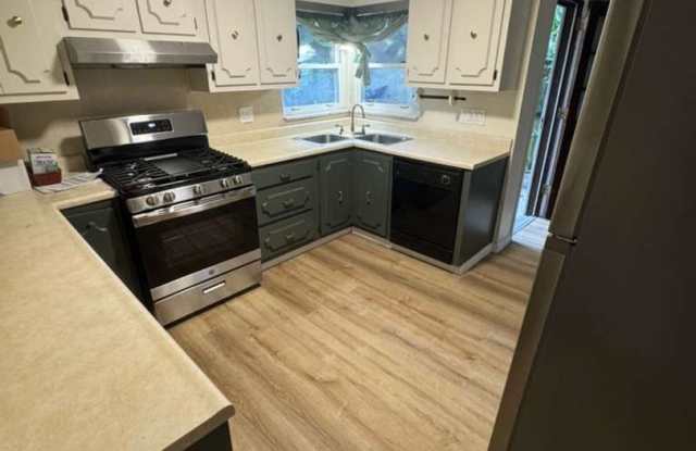 Comfortable 4BR Home in Braddock, Section 8 Considered!! Gallery 4