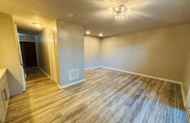 4 Bedroom, 3.5 Bath Townhouse Currently photos photos