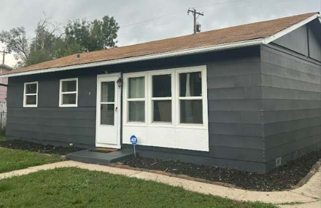 Three Bedroom One Bath Bungalow near Broadmoor photos photos